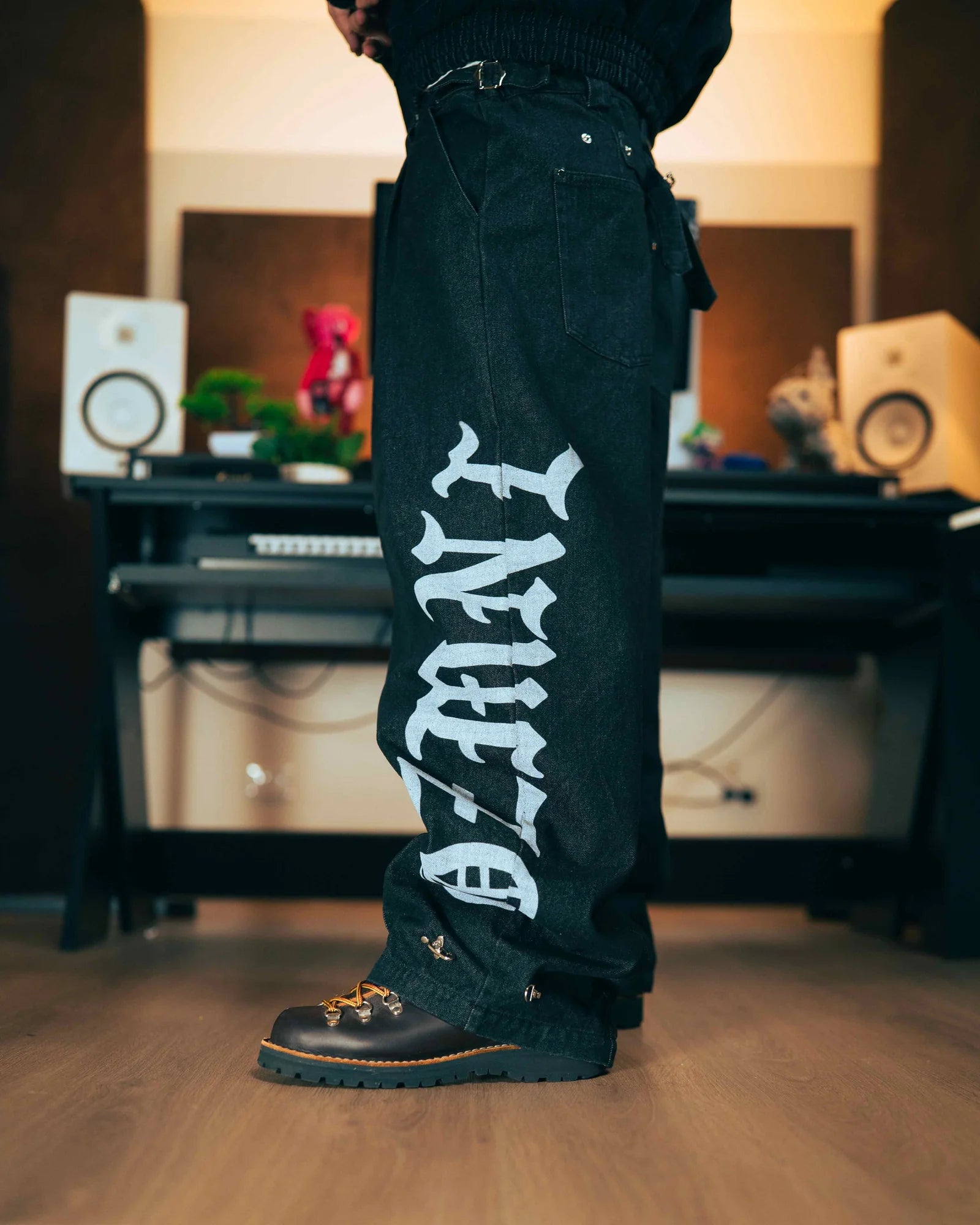 OZMNL iLustrado Clasp Buckle Pants