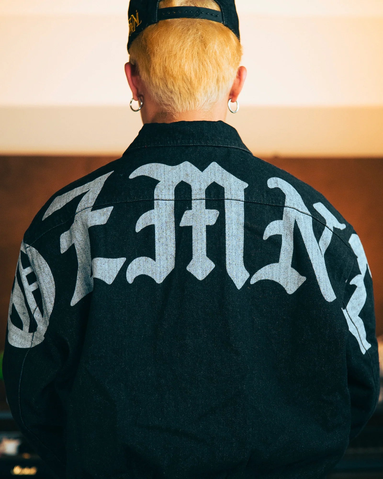 OZMNL iLustrado Clasp Buckle Jacket