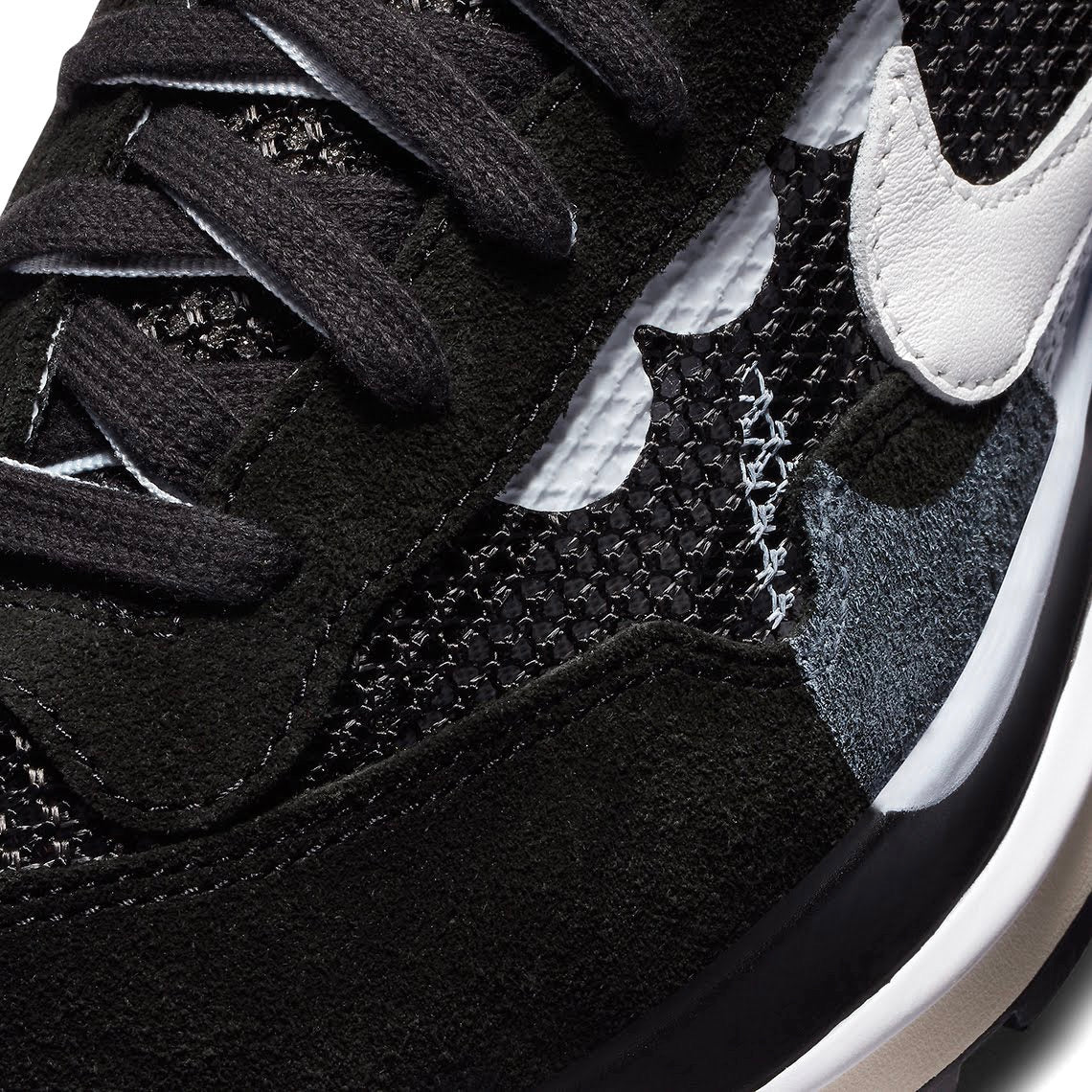 Nike Sacai x Vaporwaffle Black Summit White